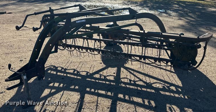 image for item ER8239 Oliver rotary hay rake