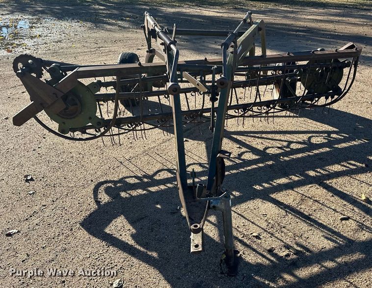 image for item ER8239 Oliver rotary hay rake