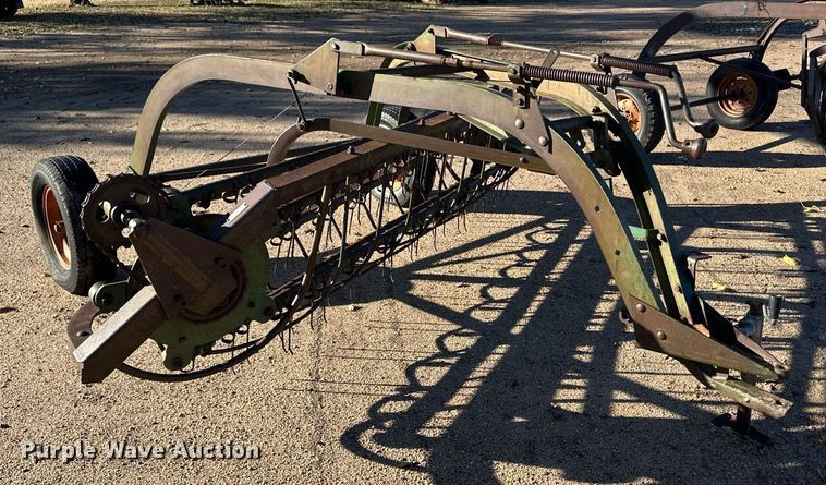 image for item ER8239 Oliver rotary hay rake