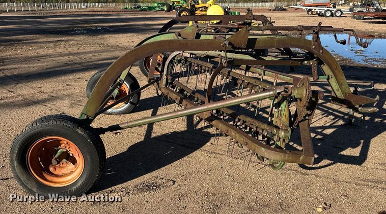 image for item ER8239 Oliver rotary hay rake