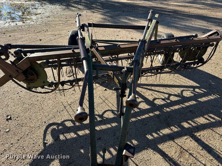 image for item ER8239 Oliver rotary hay rake