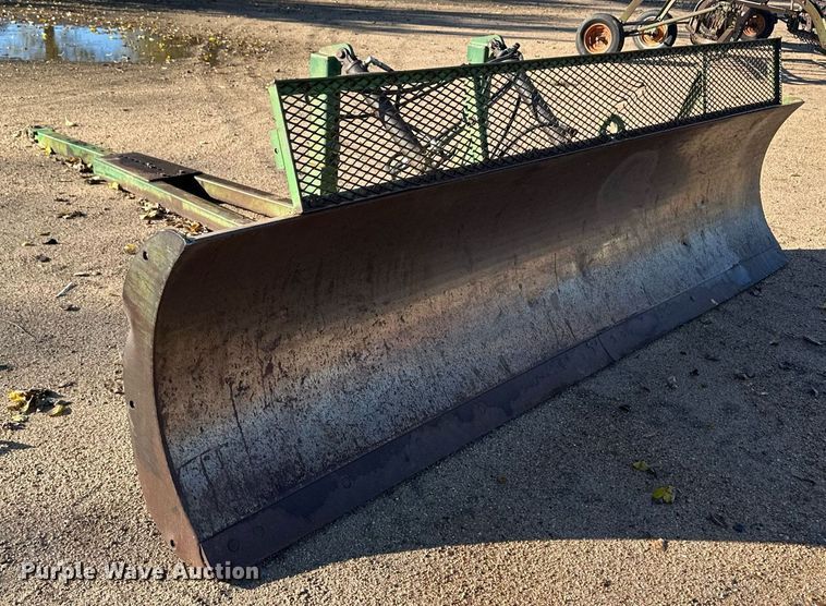 image for item ER8240 John Deere dozer blade