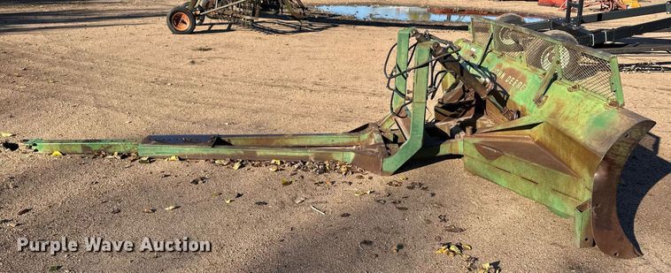 image for item ER8240 John Deere dozer blade