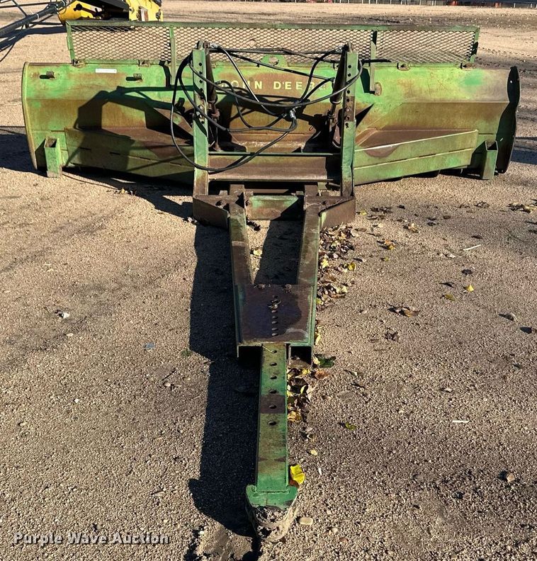 image for item ER8240 John Deere dozer blade