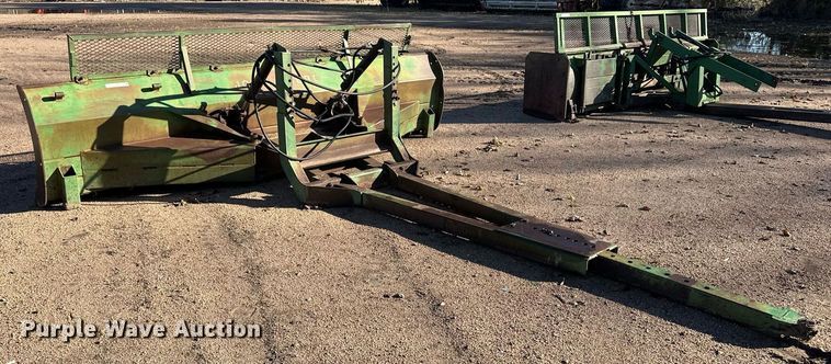 image for item ER8240 John Deere dozer blade