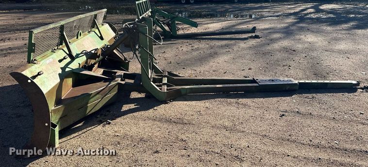 image for item ER8240 John Deere dozer blade