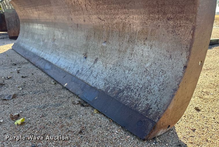 image for item ER8240 John Deere dozer blade