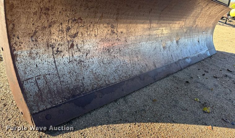 image for item ER8240 John Deere dozer blade