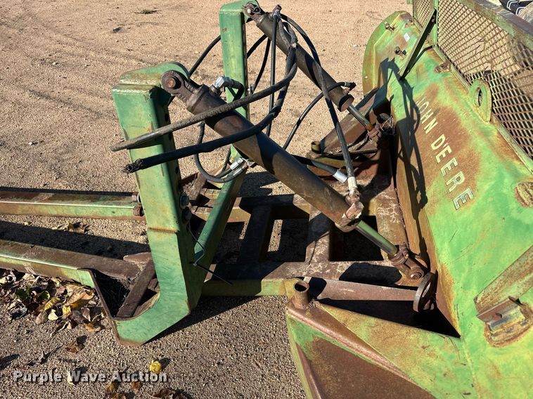 image for item ER8240 John Deere dozer blade