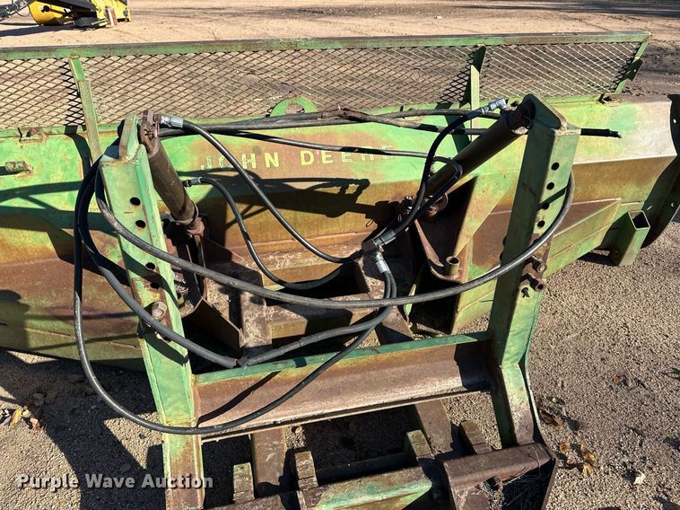image for item ER8240 John Deere dozer blade