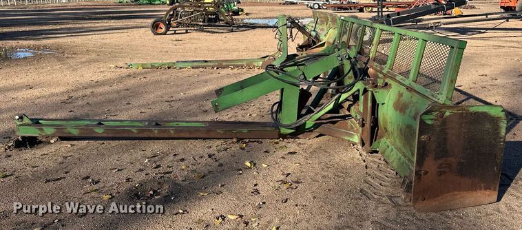 image for item ER8241 John Deere dozer blade