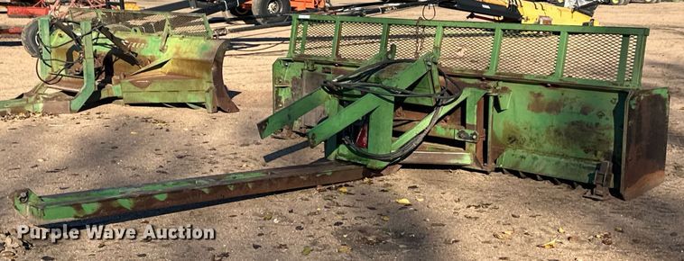 image for item ER8241 John Deere dozer blade