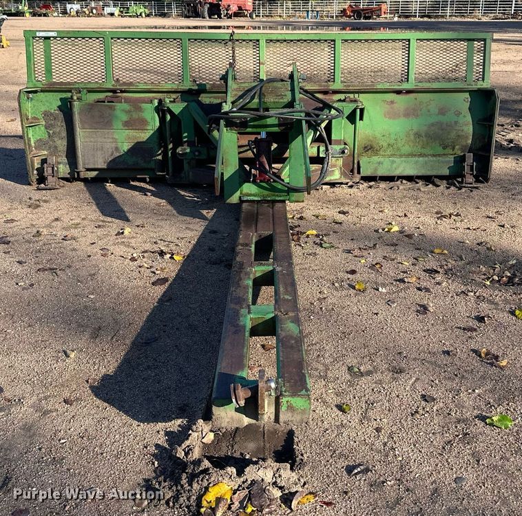 image for item ER8241 John Deere dozer blade