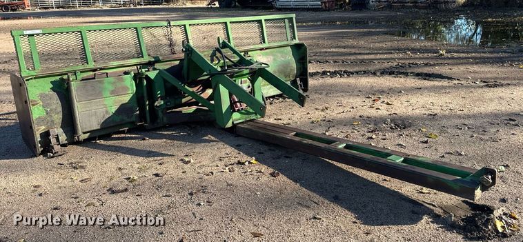 image for item ER8241 John Deere dozer blade