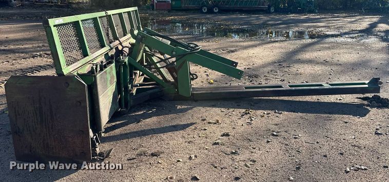 image for item ER8241 John Deere dozer blade