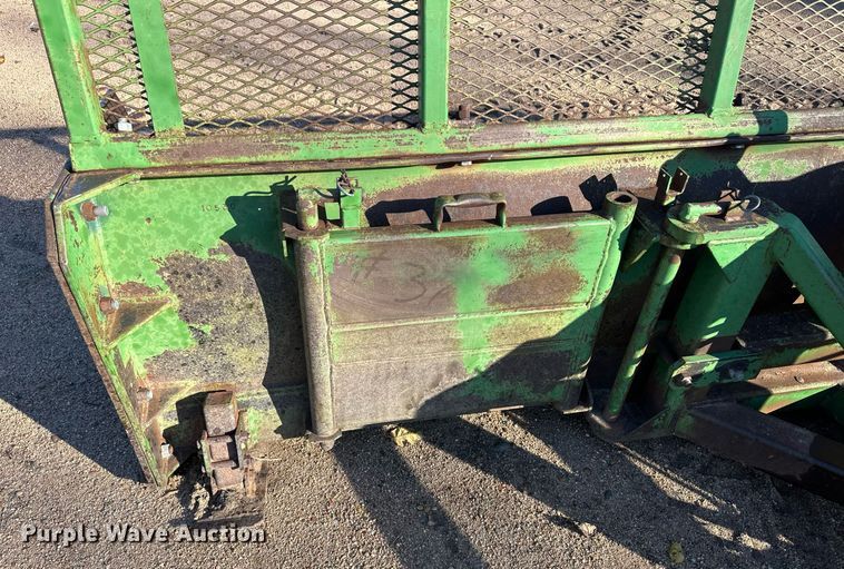 image for item ER8241 John Deere dozer blade