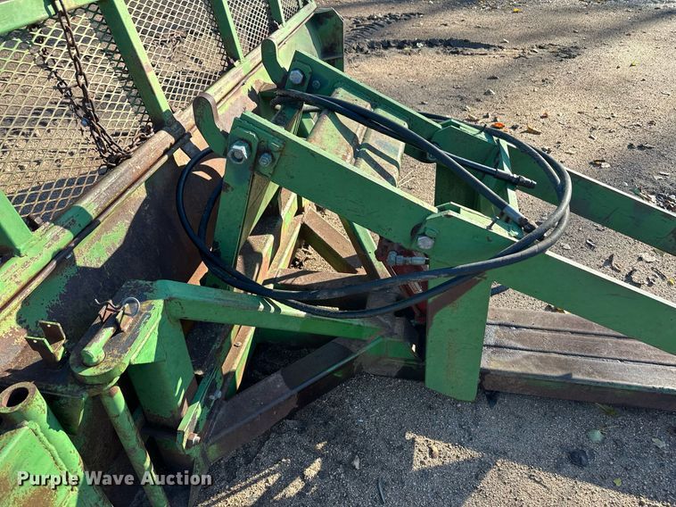image for item ER8241 John Deere dozer blade
