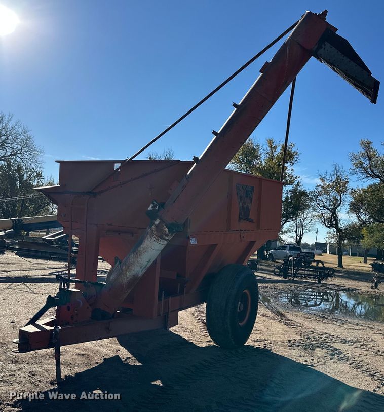 image for item ER8243 UFT grain cart