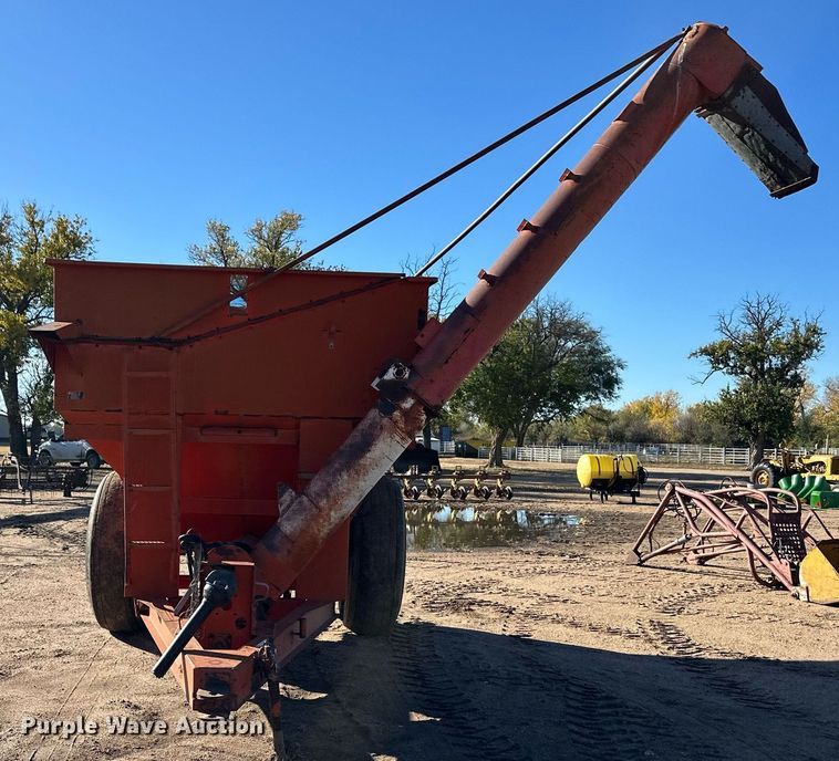 image for item ER8243 UFT grain cart
