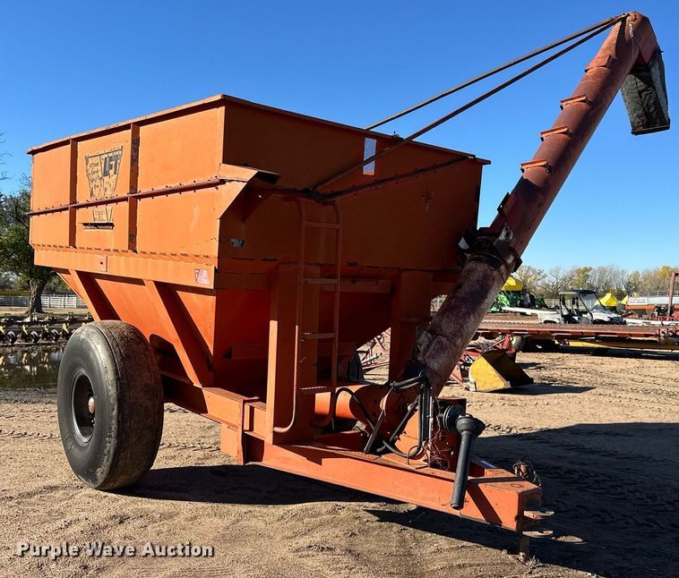 image for item ER8243 UFT grain cart