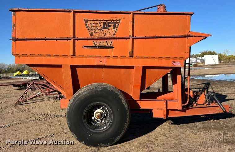 image for item ER8243 UFT grain cart