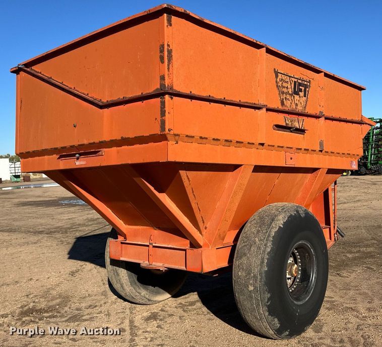 image for item ER8243 UFT grain cart