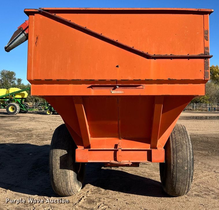image for item ER8243 UFT grain cart