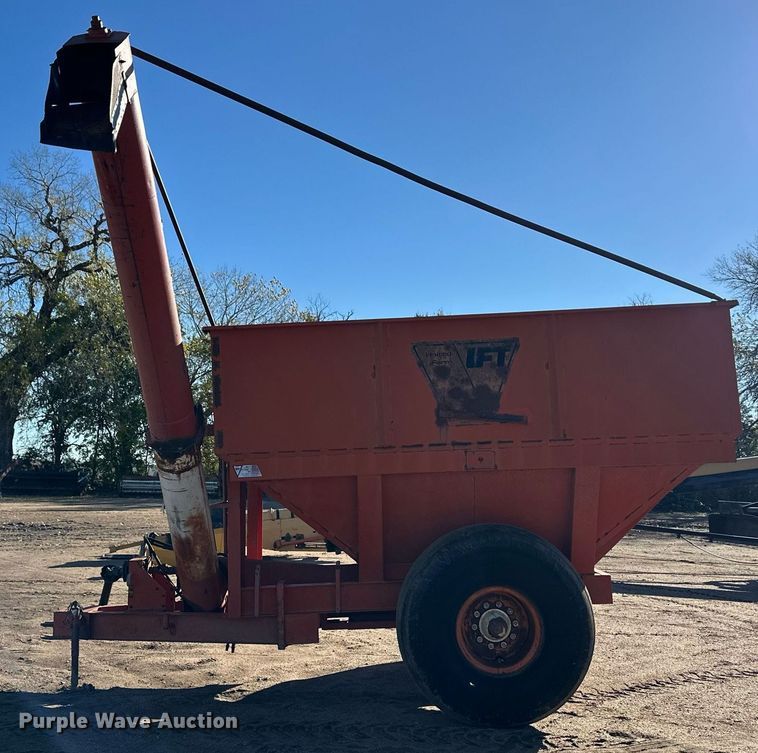image for item ER8243 UFT grain cart