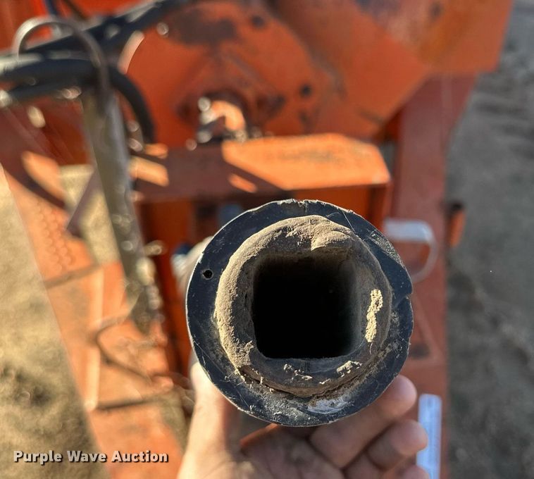 image for item ER8243 UFT grain cart