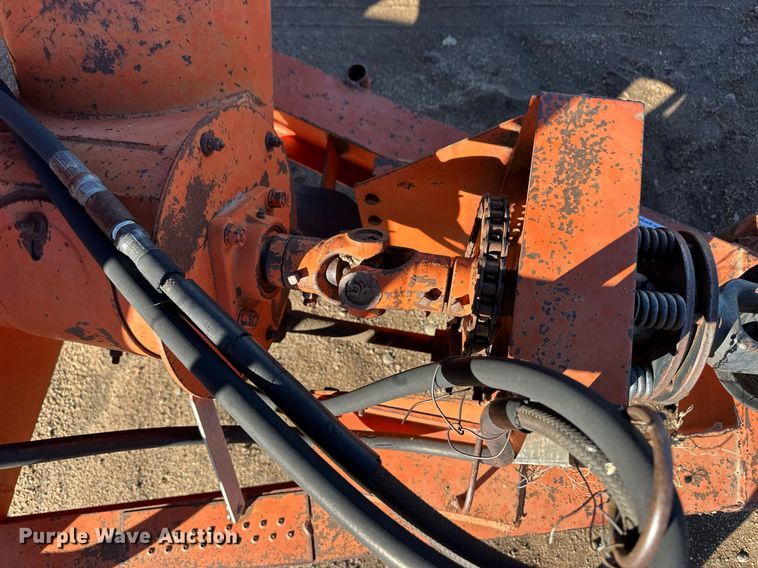 image for item ER8243 UFT grain cart