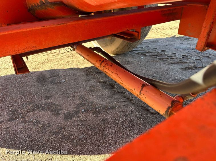 image for item ER8243 UFT grain cart