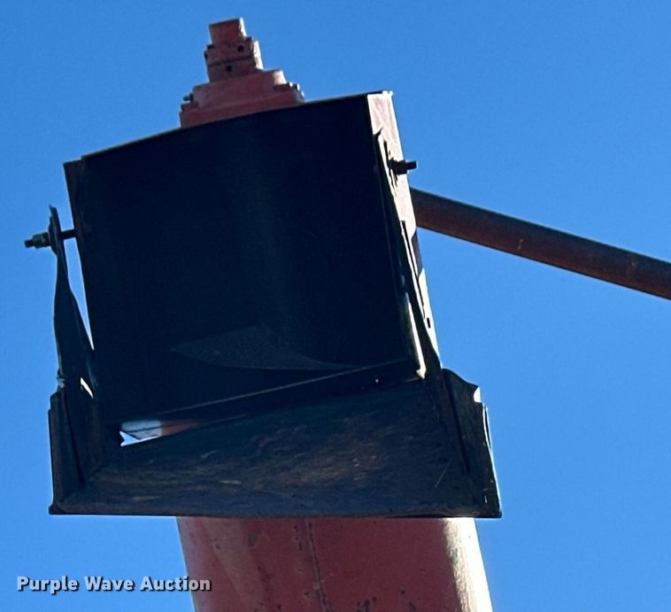 image for item ER8243 UFT grain cart