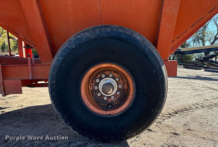 image for item ER8243 UFT grain cart