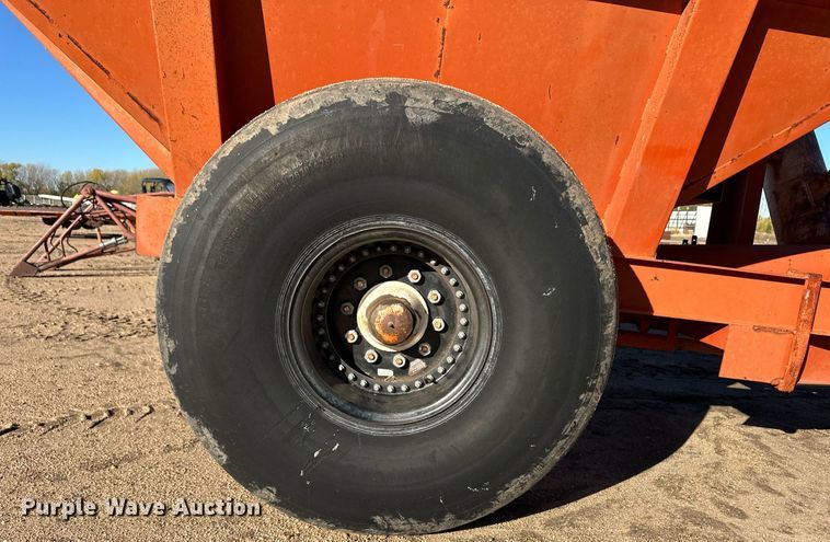 image for item ER8243 UFT grain cart