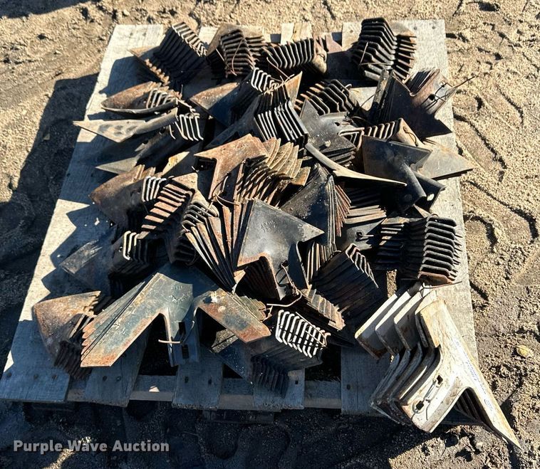 image for item ER8254 Pallet of cultivator blades