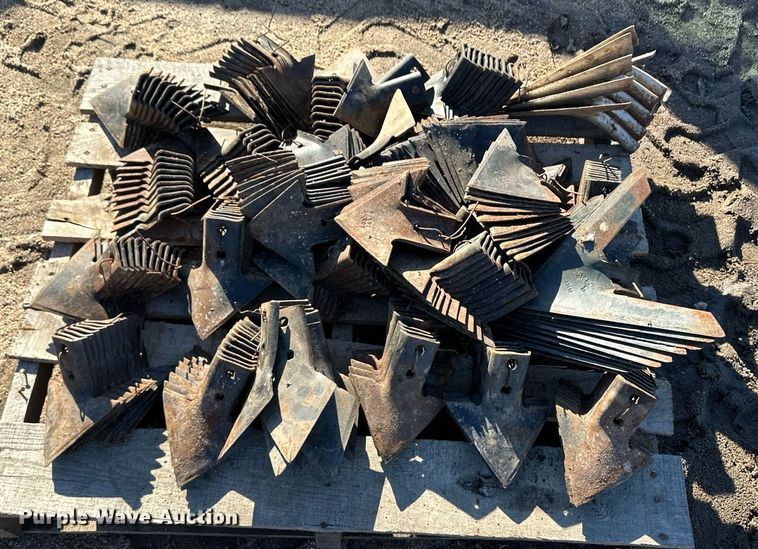 image for item ER8254 Pallet of cultivator blades