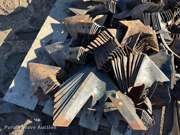 image for item ER8254 Pallet of cultivator blades