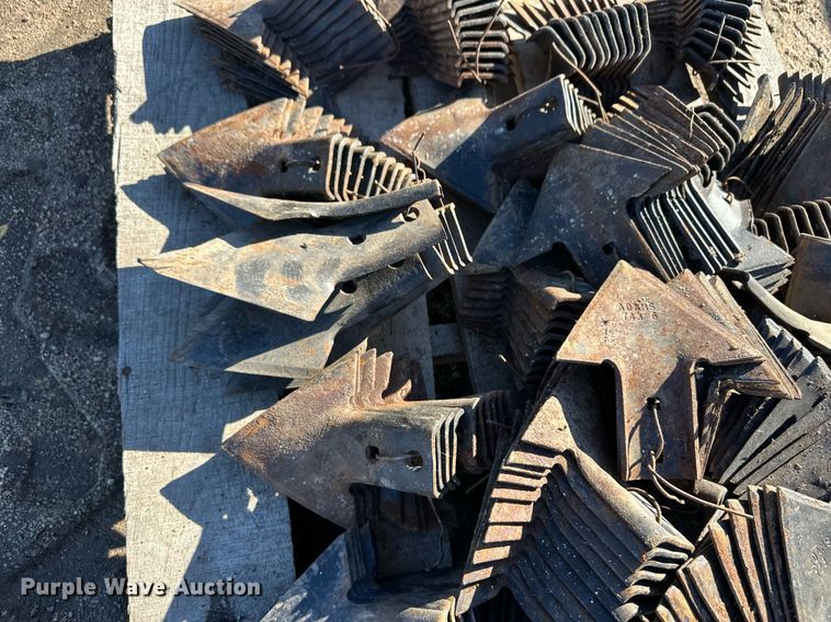 image for item ER8254 Pallet of cultivator blades