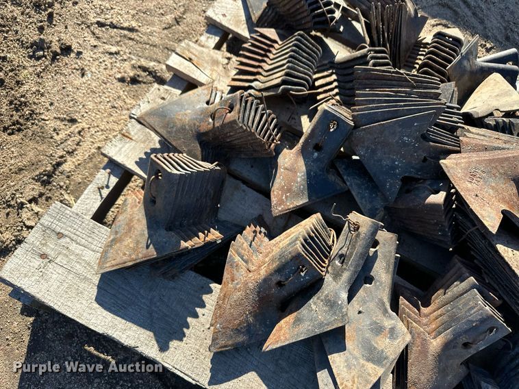 image for item ER8254 Pallet of cultivator blades