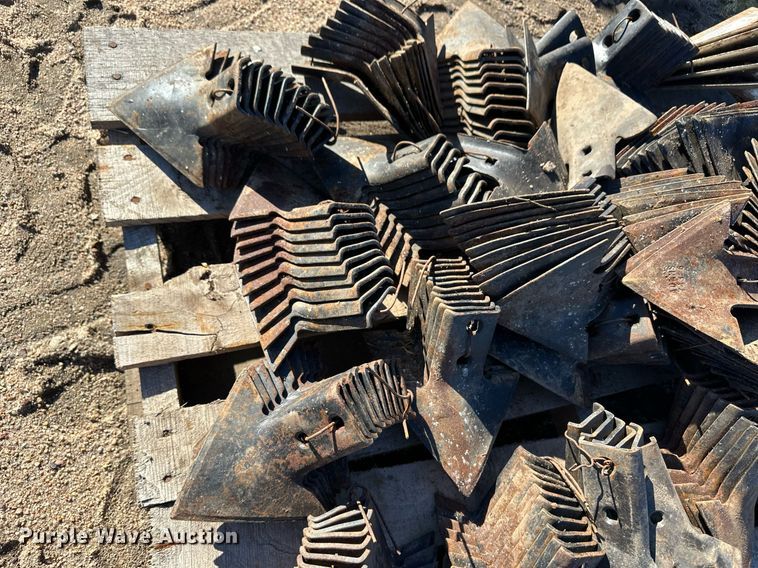 image for item ER8254 Pallet of cultivator blades