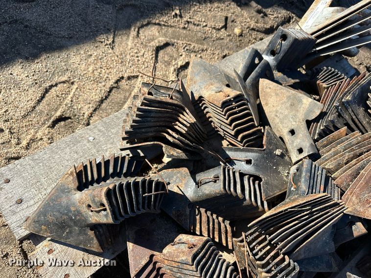 image for item ER8254 Pallet of cultivator blades