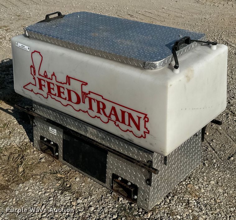 image for item JE9329 Feed Train cake feeder