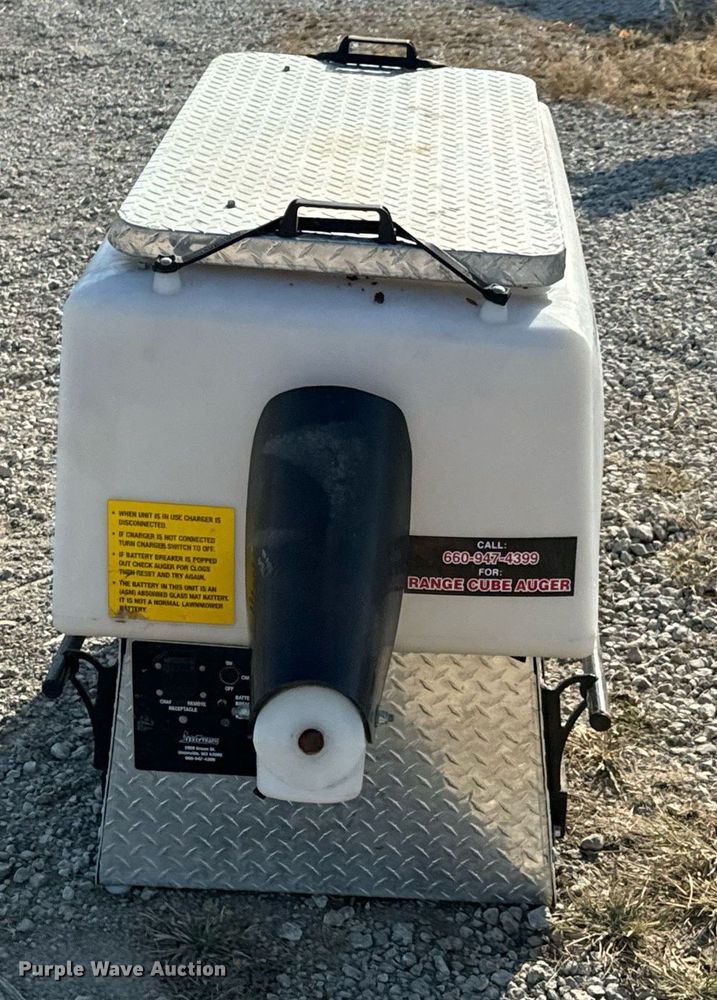 image for item JE9329 Feed Train cake feeder