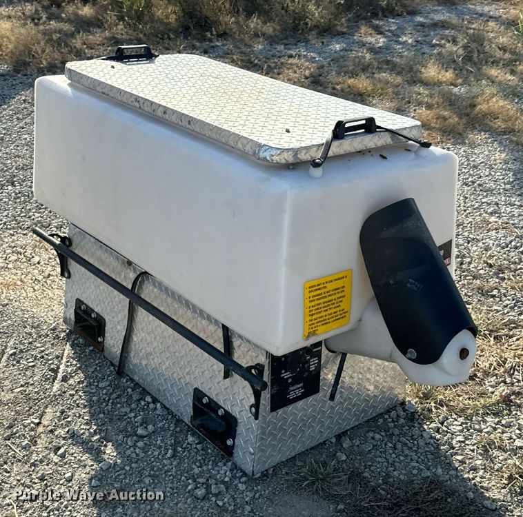 image for item JE9329 Feed Train cake feeder