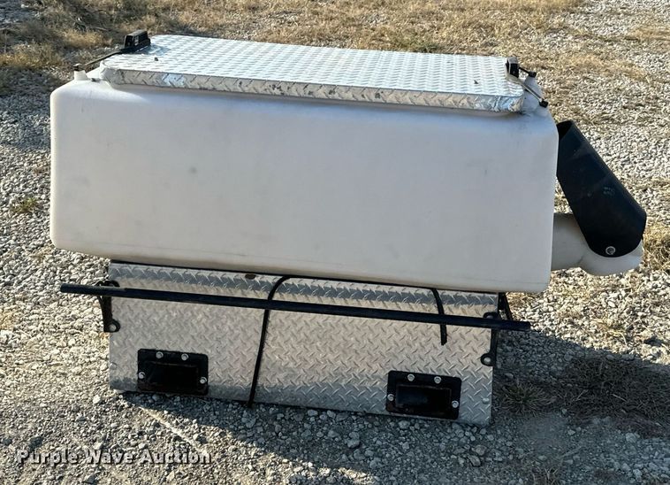 image for item JE9329 Feed Train cake feeder