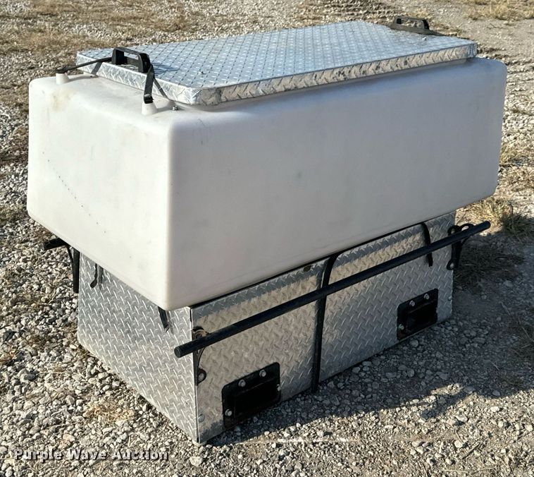 image for item JE9329 Feed Train cake feeder