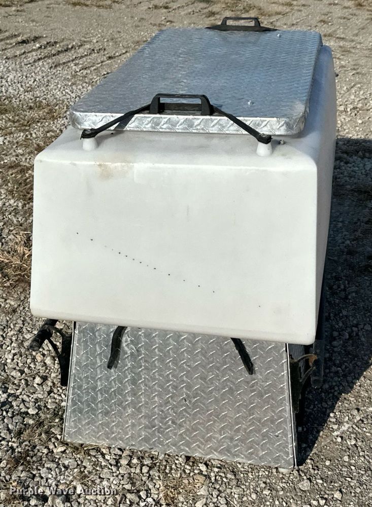 image for item JE9329 Feed Train cake feeder