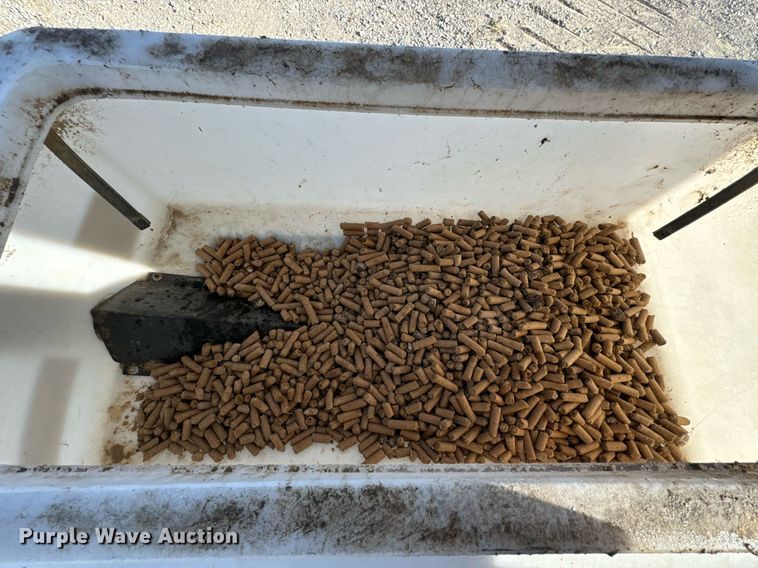 image for item JE9329 Feed Train cake feeder