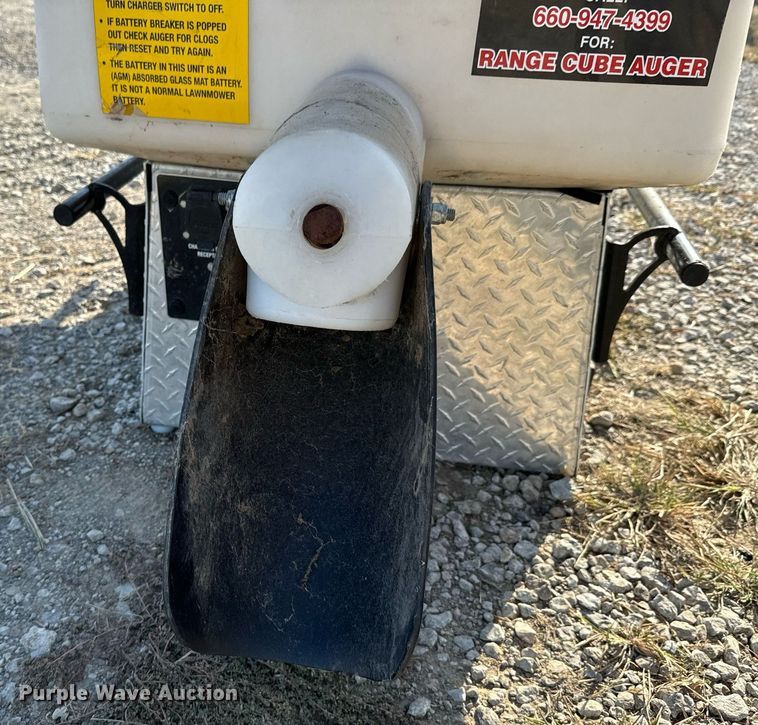 image for item JE9329 Feed Train cake feeder