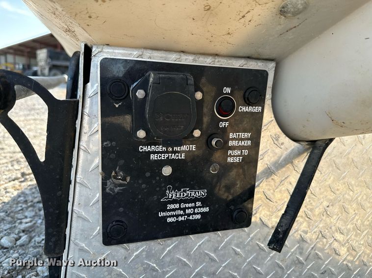 image for item JE9329 Feed Train cake feeder